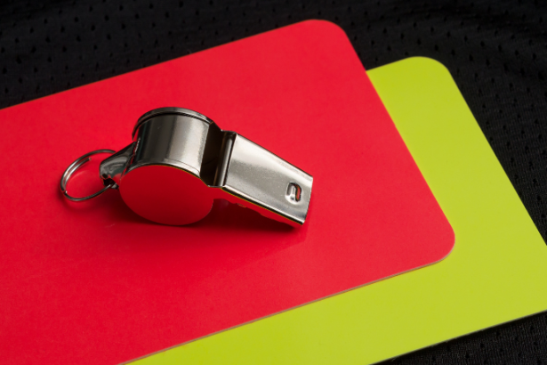 Machismo no futebol: governo repudia atitude de jogador do Bragantino contra árbitra e reforça debate sobre respeito no esporte